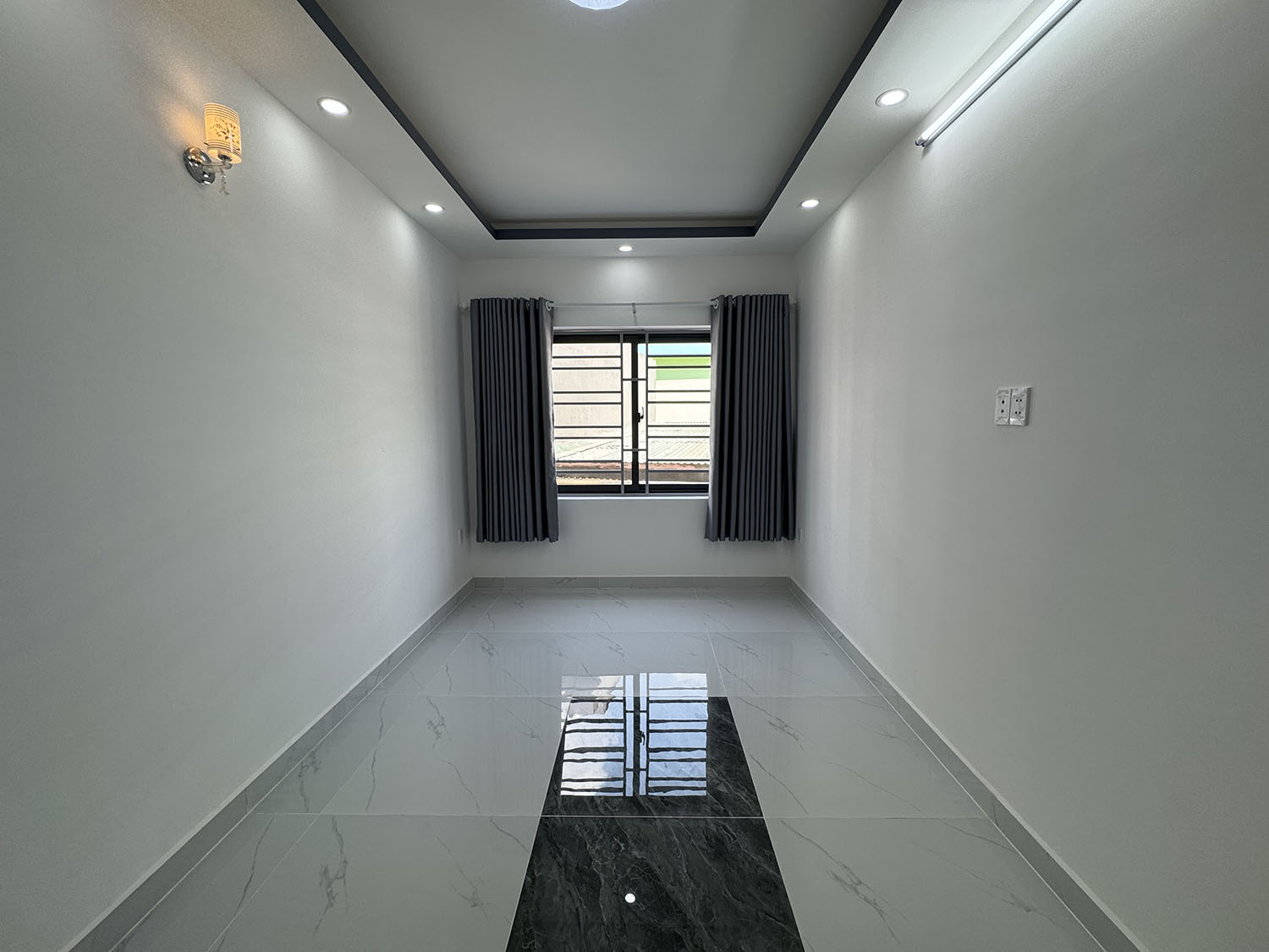 Chính thức mở bán biệt thự mini 3 lầu HXH VF5 khu cao cấp Hoàng Diệu - Trước nhà có sân đỗ ôtô